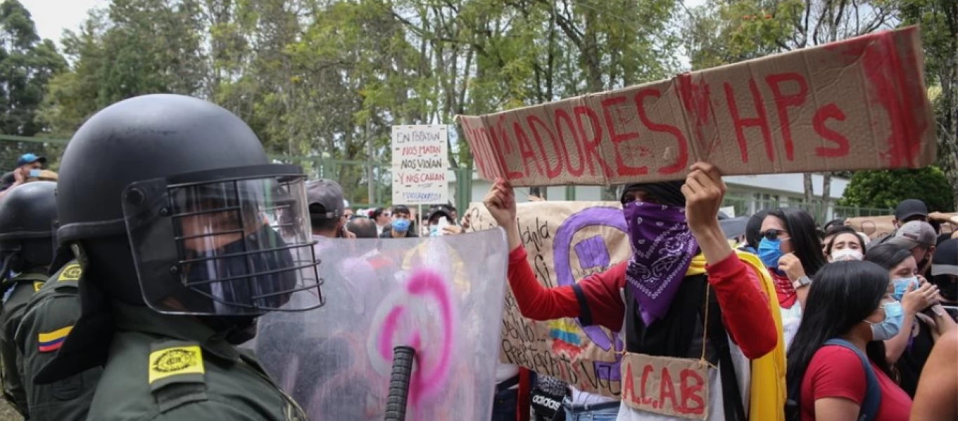 Φονικές διαδηλώσεις στην Κολομβία μετά την αυτοκτονία 15χρονης - 42 νεκροί στις συγκρούσεις με την αστυνομία (βίντεο)